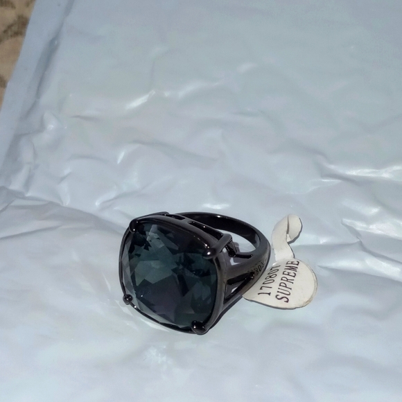 🎁💜3/$10 NWT PREMIER DESIGNS SUPREME Gorgeous Black Crystal Ring. Size 7, 7.5 - Picture 1 of 8
